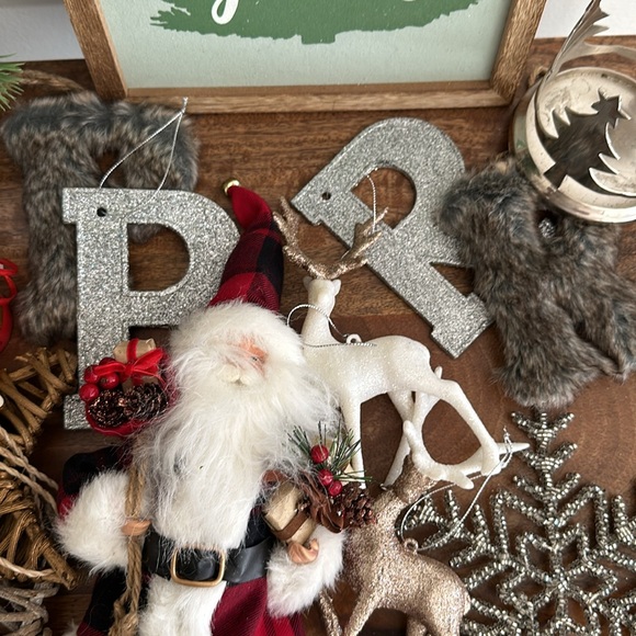 Lot 20 Christmas decor items with ornaments wall hangings art - Picture 11 of 14